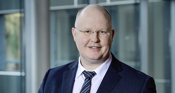 Carsten Maßloff: verantwortet seit 2016 als Geschäftsführer für die Ceyoniq Technology GmbH das Consulting und den Vertrieb in der DACH-Region
